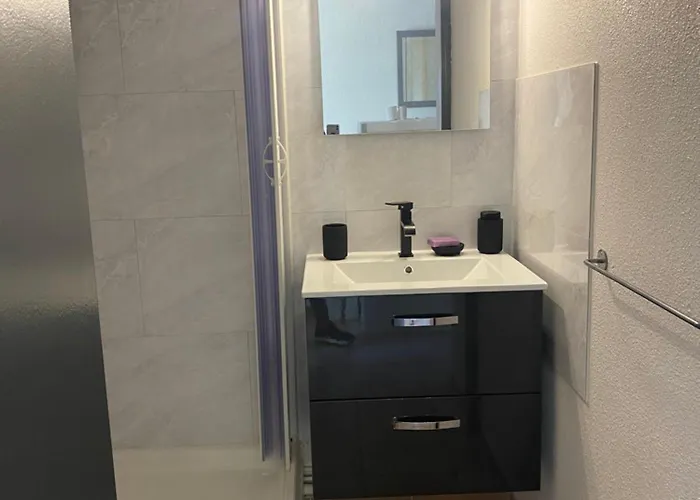 Appartement En Bord D'etang